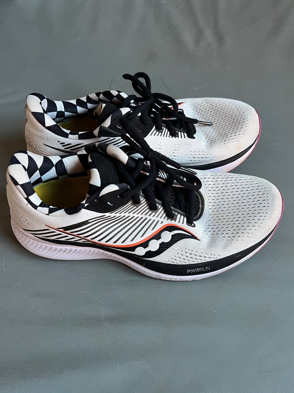 Saucony Guide 14 Women’s Running Shoes Size 8.5 White Black Coral S10654-40